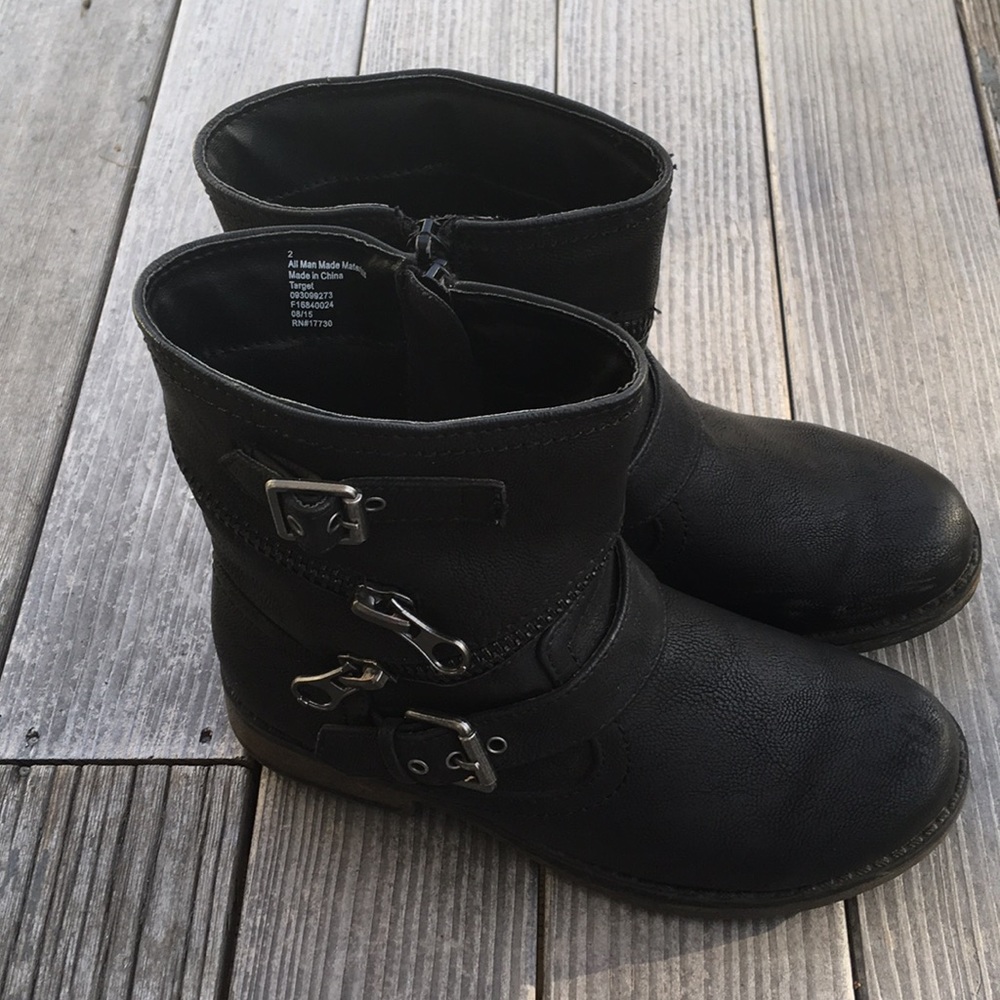 Short boots
